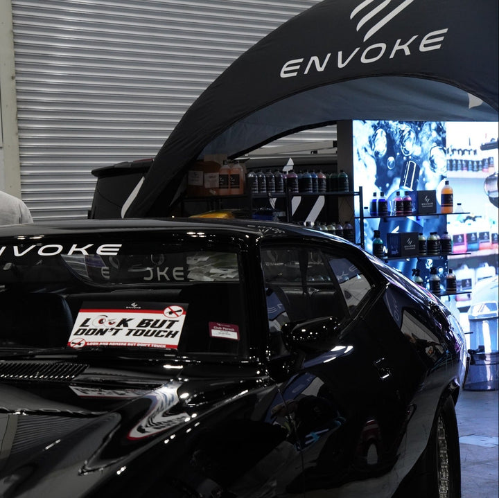 LOOK BUT DON'T TOUCH SIGN