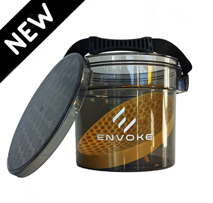 Envoke Grit Guard Honeycomb Washboard & Bucket Kit